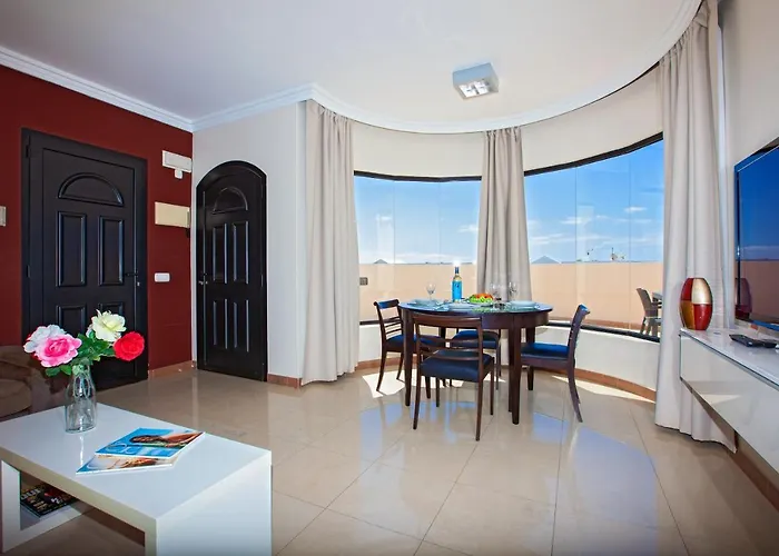 Riviera Park, 2 Bed * Puerto del Carmen (Lanzarote)